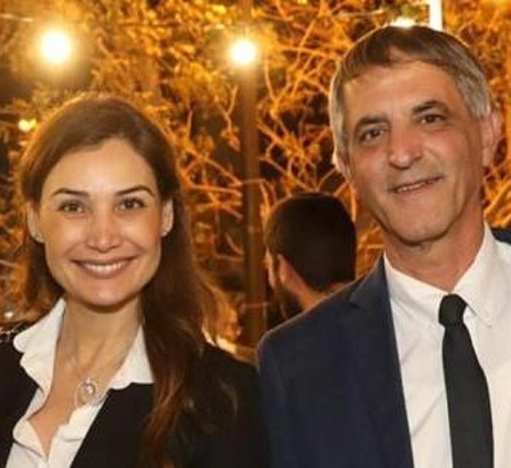 אבי חימי הצטלם עם רומי קרנבל כדי לקבל תעודת ביטוח שהוא פמיניסט