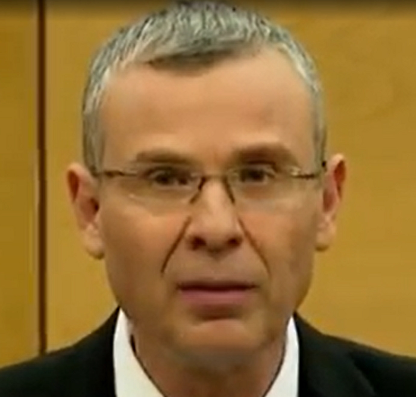 יריב לוין נשבע לפתוח לאסתר חיות וכנופייתה את התחת