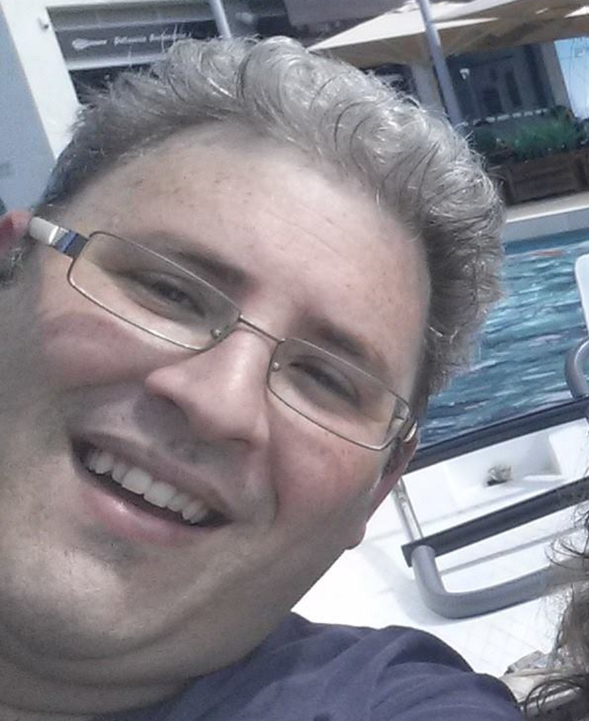 אילן שפר נחש הצפע המייצג עובדות סוציאליות מטורללות ופסיכיות