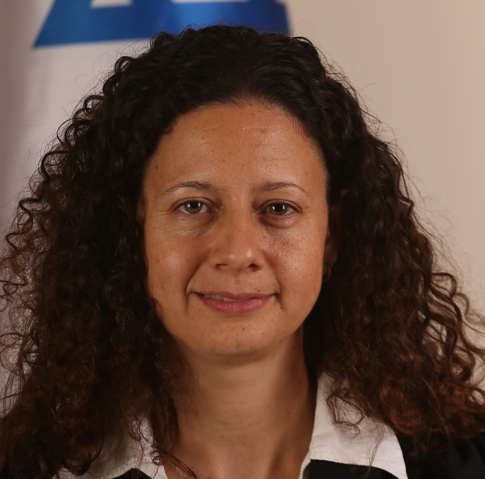 דנה עופר הכפילה לאישה פיצויים פי 7 על שיניים רקובות בגלל פמיניזמוז