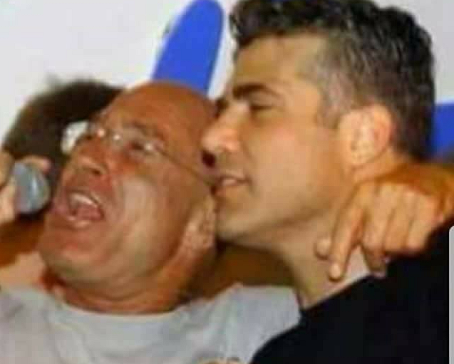 יאיר לפיד וארנון מילצ'ן שמפחד להגיע לישראל