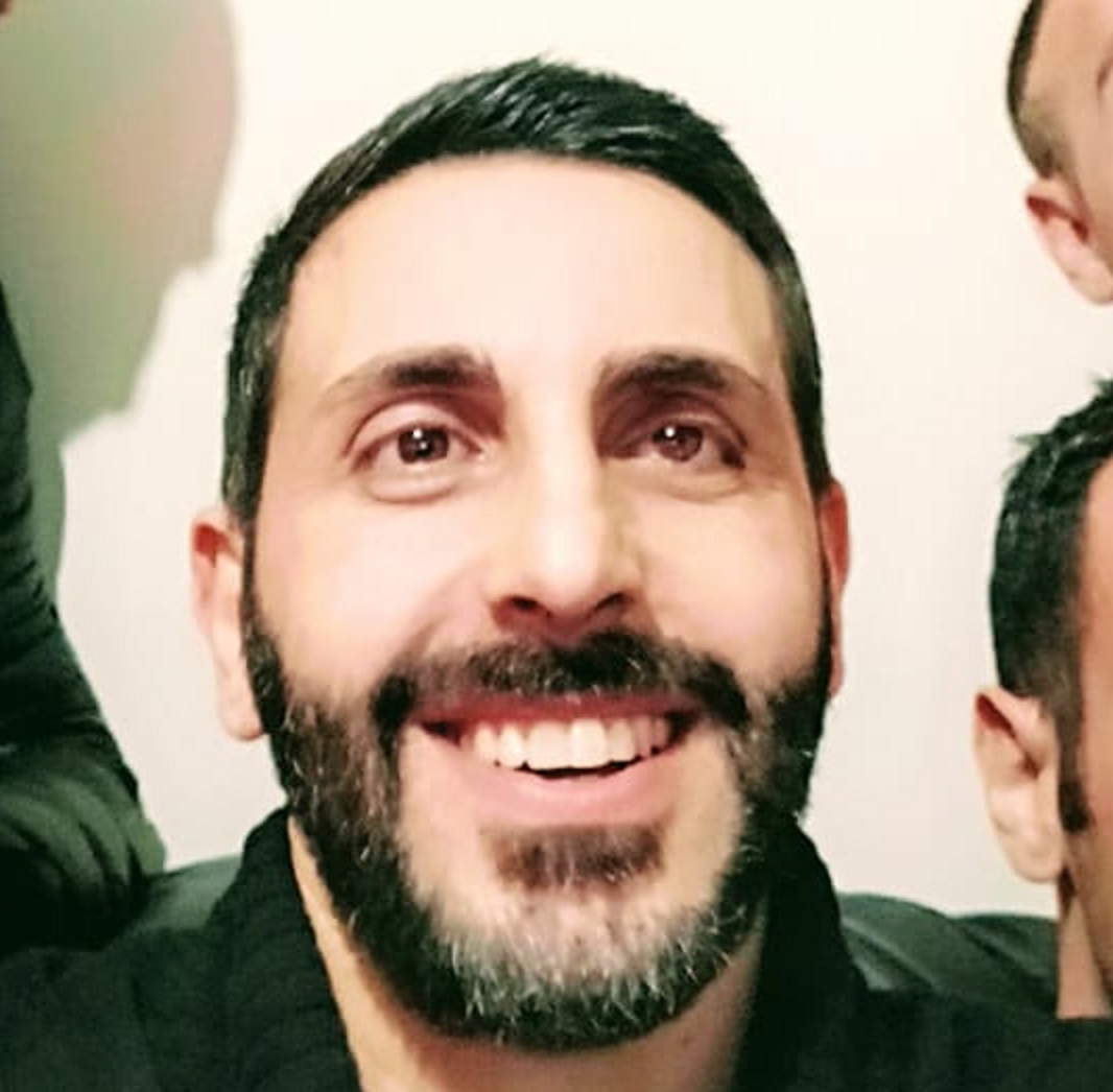 אבי מוטחדה סמרטוט רצפה שמספק שירותי מין לבהמת מגדר