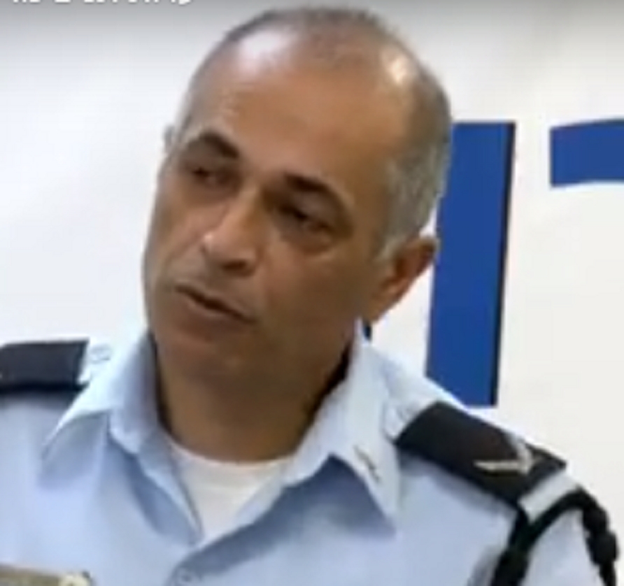כורש ברנור פרסי ממשפחת חומייני שהיה להוט לדפוק את ביבי