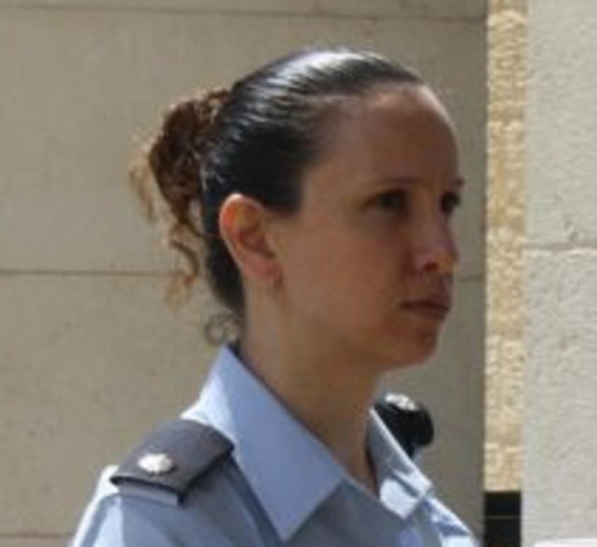 ליאת שניידר זנזונת רוגלות ופגסוסים במשטרה