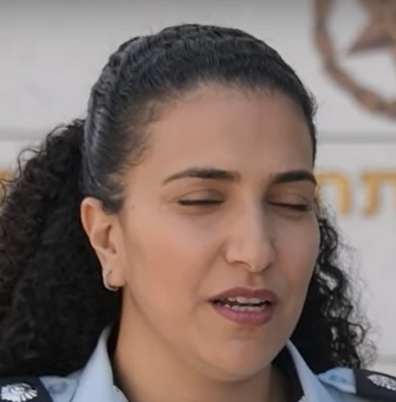 ליפז סימני דראג קווין מסוממת שעובדת במרחב לכיש