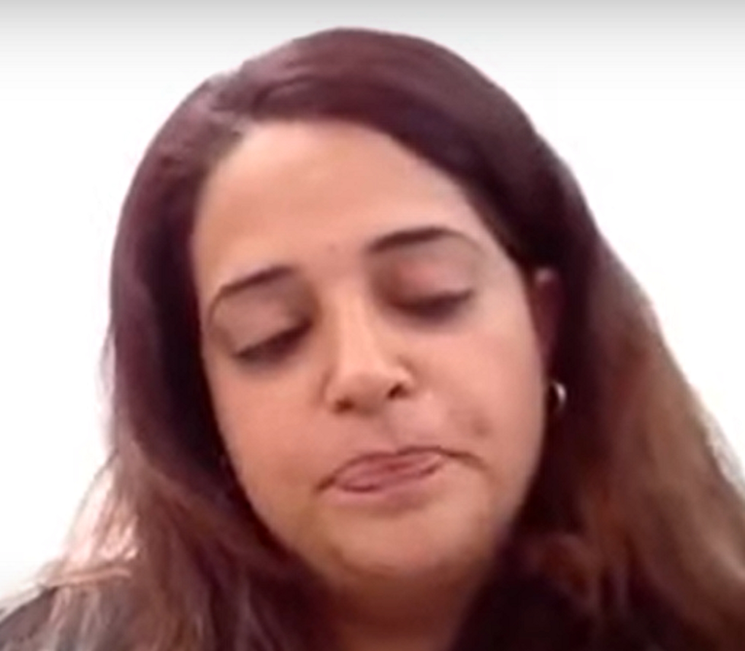 שירן חנניה מרגל סיגינט על אזרחים ומרגישה ג'יימס בונד