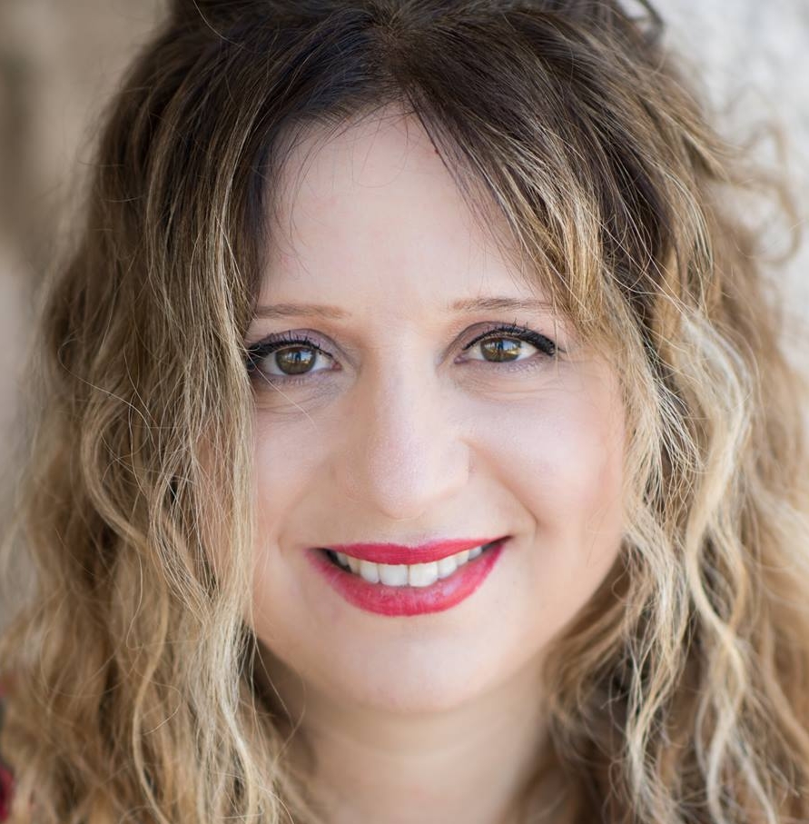 נירית גור אריה אלקלעי הואשמה על פקח שפוטר בעליונות הגזע הלבן