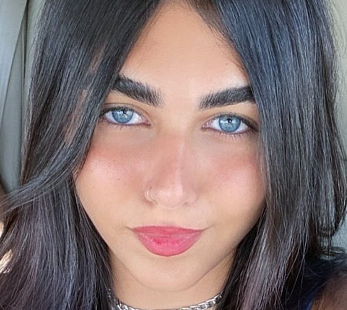 נועה ברששת סוהרת שמתעסקת עם אסירים ערביים כי היא מרחמת עליהם