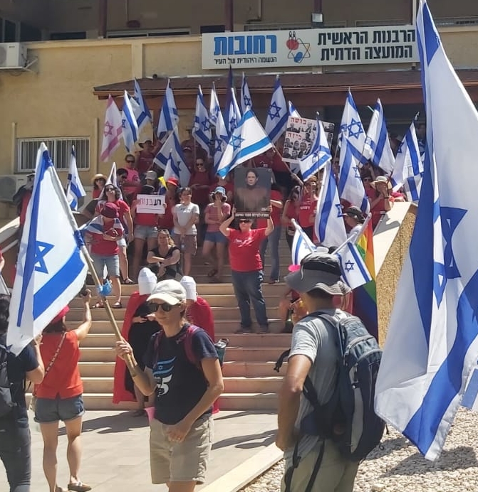 הפגנת נשים חמומות מוח נגד הרבנות ברחובות 18-7-2023