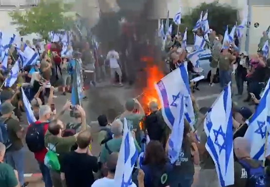 לג בעומר מול הבית של יריב לוין שר המשפטים 2023