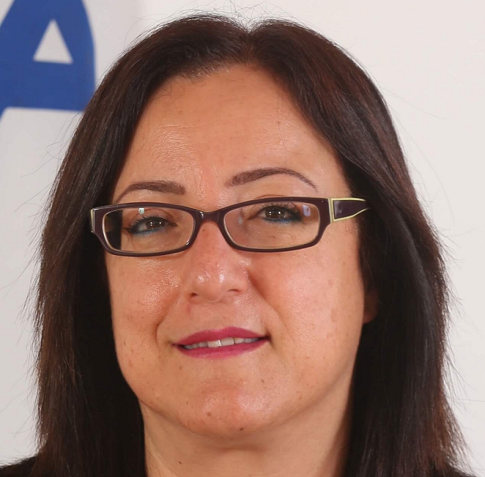 טלי חיימוביץ תנו לה סכין והיא תחתוך לכל גבר את הזין