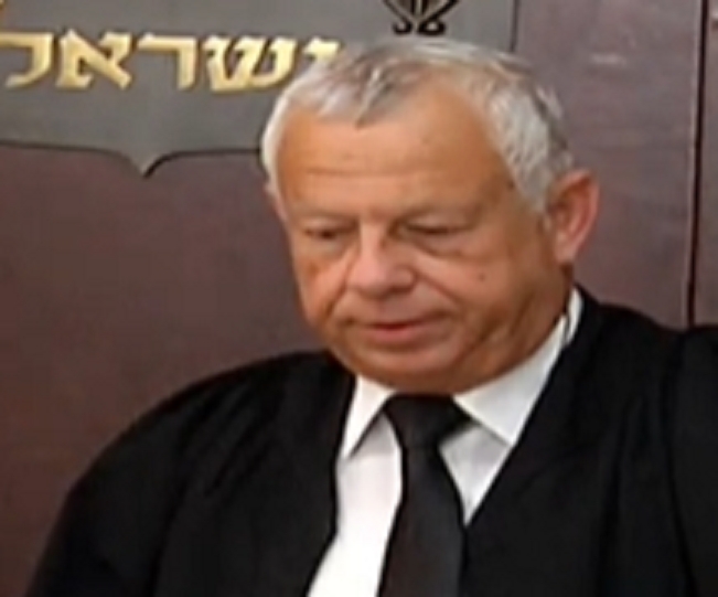 עזריה אלקלעי התעסק מינית עם פקידה בבית משפט וניסה לזמבר את הגרוש שלה