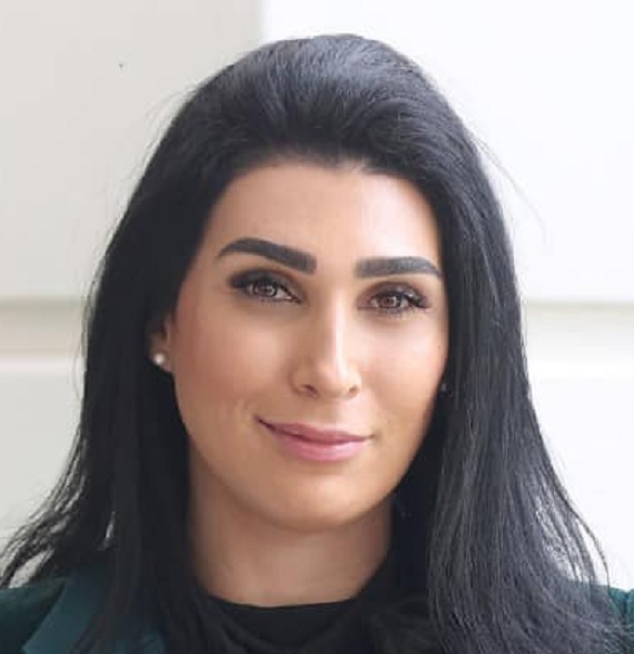 הילה יחזקאל מחכה לגברים בשירותים של ארומה ראשלצ