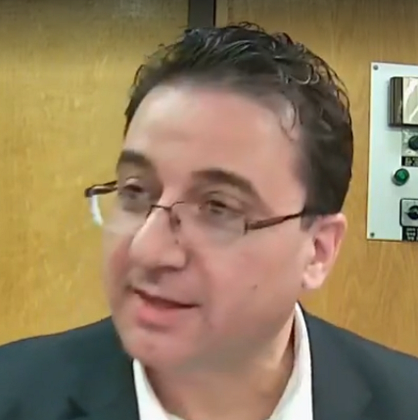 נאיל מהנא איזה בדיחה ערבי נהיה אביר חופש ההפגנה נגד משרתי ציבור