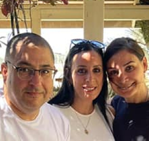 רומי קנבל חני כרמלי ועדי כרמלי מחפשים את הילה יחזקאל