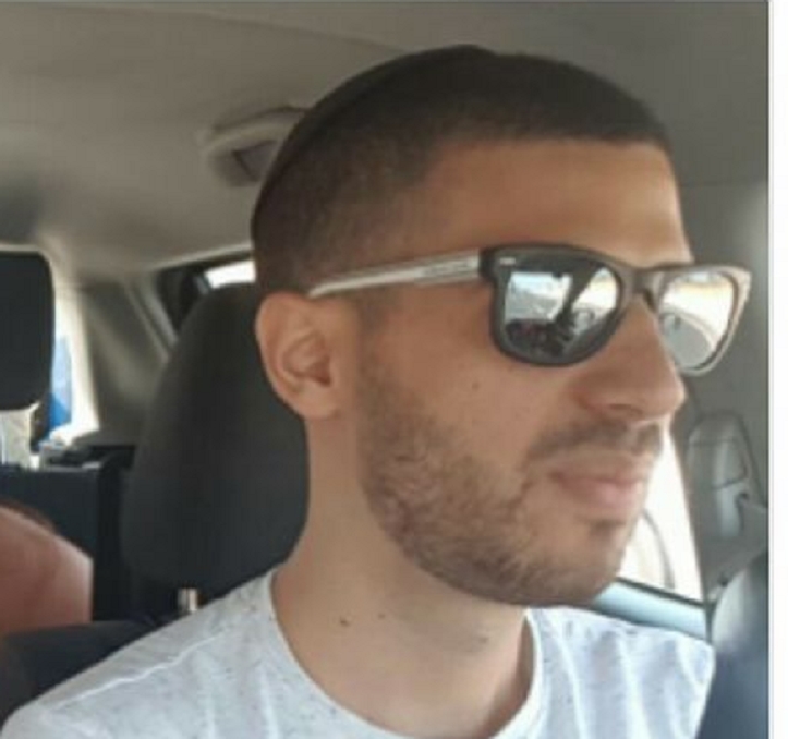 רועי חמדני כשחסר לו תיקים הוא תופר תיקים אצל כריסטינה חילו