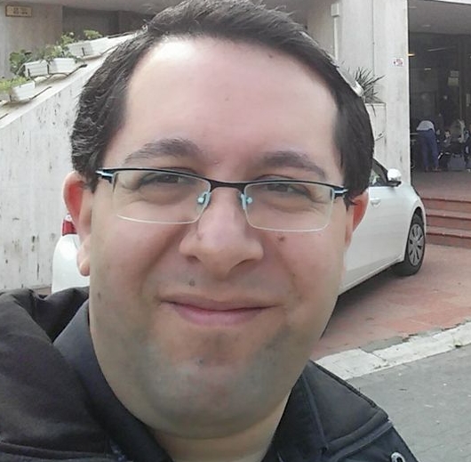 חנן גרינווד עיתונאי קוקסי נשי שמבייש את חיילי צהל