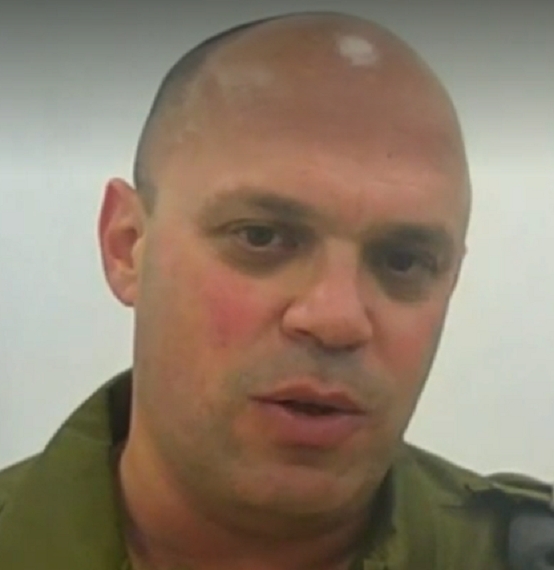 ריצ'ארד הכט דובר צהל באנגלית אלוף בחרטטנות והסחת דעת