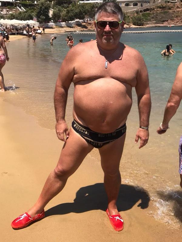 רני רהב בפוזה מינית לפיתוי נערים חמים למשגלים לוהטים