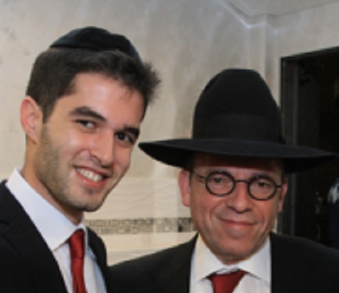 אברהם משה אדמקר עם הבן שלו יקי אדמקר