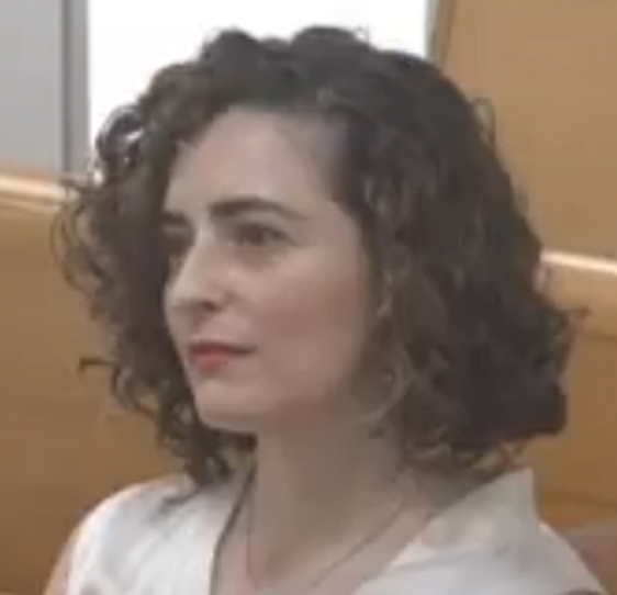אלכסנדרה קרא נבלה עם ציפורני טרף שנועצת בחפים מפשע