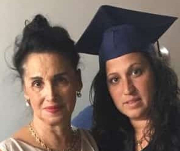 לי פולובינצ'יק ניהלה בית זונות עם מאהבות לסביות למימון לימודי משפטים