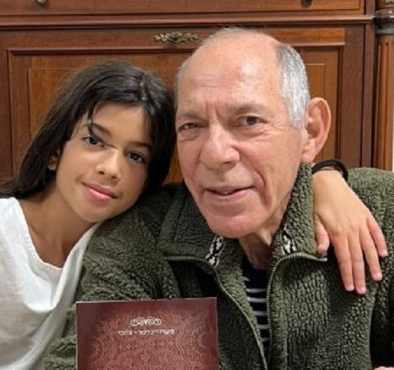 צ'ובי וינדמן והנכדה זוהר וינדמן שכיום מגדלת אותה שקמה ברסלר