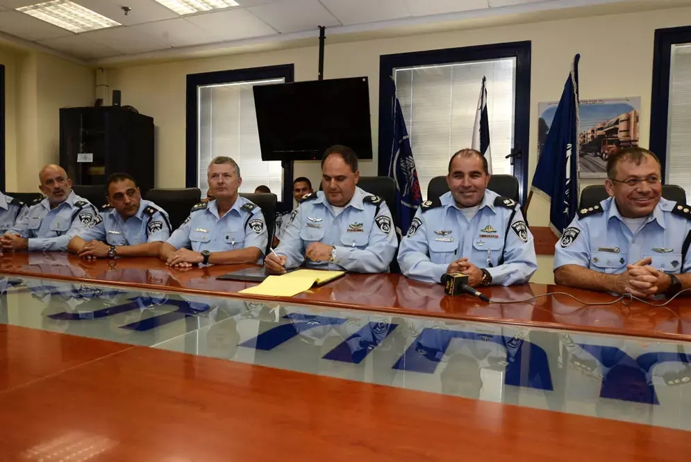 בכירי משטרת ישראל במסיבת עיתונאים על פענוח הברנוער כשהיה צאפ בתוקף