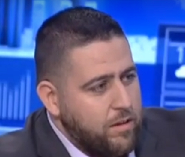 עופר רוזנבאום היחצן שמפעיל את רונן צור תמורת כסף כל לקוח הוא יונת שלום