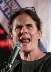 אווה בראון הישראלית - שקמה ברסלר בהופעת אימה נאצית