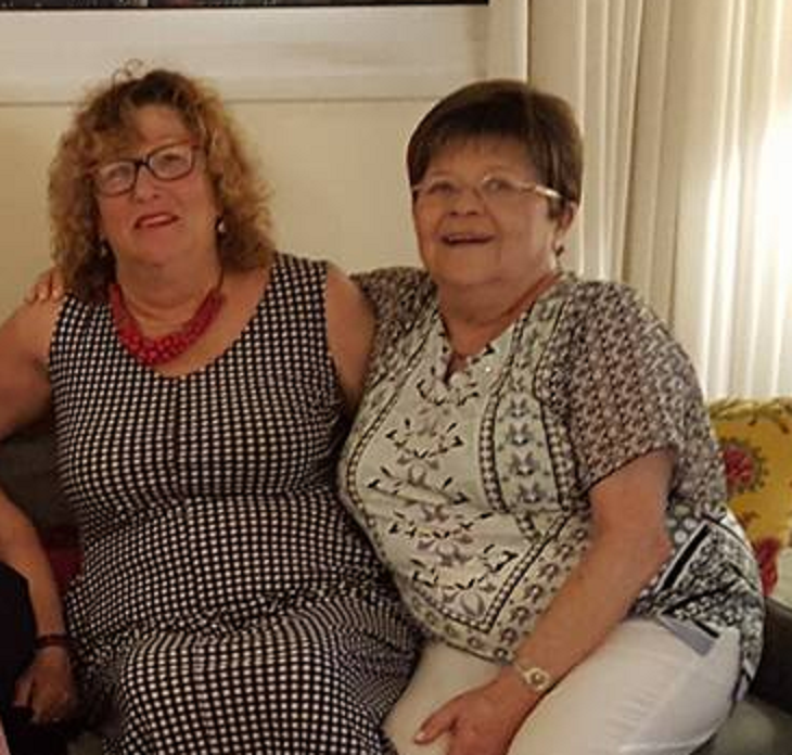 אלה שפי המתחזה לפסיכולוגית עם חברתה נילי סלע שול