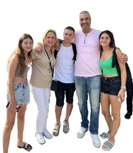 בני משפחת יחזקאל המתפרנסים מהאבא החרא שמזייף דוחות כספיים עבור הפמינאציה 