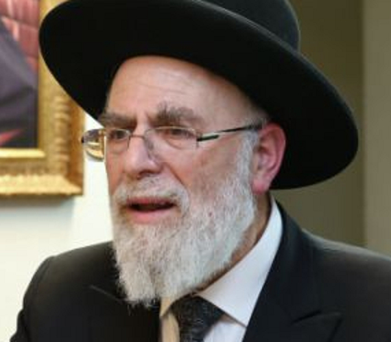 שלמה שפירא דיין שמואשם כי חנך את הדיין רפאל בן שמעון לקחת שוחד