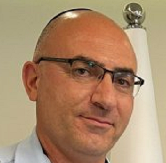 זוהר מסלואי מפקד משטרת הבבונים חדרה שלח שוטרות לחפש קטינים בלי מסיכת קורונה