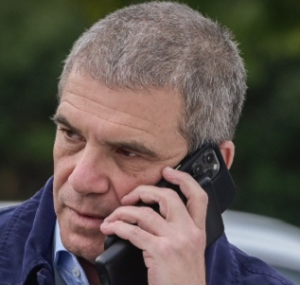 יוסי לירן שטינקר של המשטרה בגד בחברו גל הירש