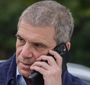 יוסי לירן שטינקר של המשטרה בגד בחברו גל הירש