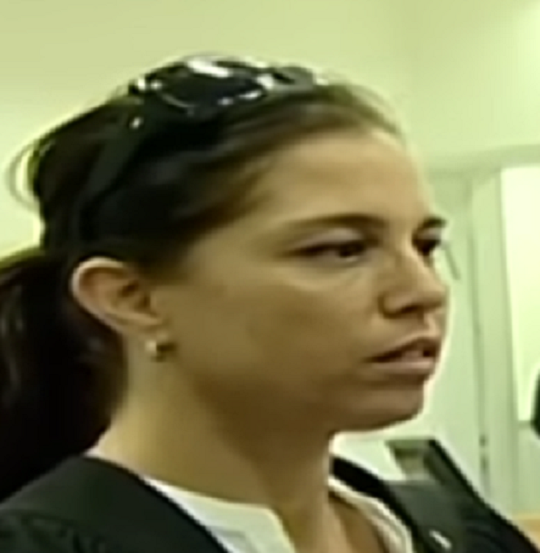 פרקליטה לא מזוהה שתופרת תיק לניבי זגורי