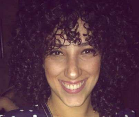ראות מוראלי שוטרת מחפשת מהמרים באינטרנט למיגור גחמותיה
