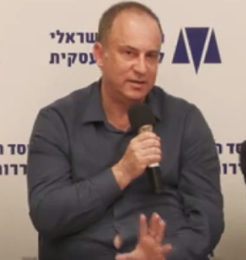 רועי שיינדורף מרוב שומניזציה גופנית החולצה לא מתכפתרת