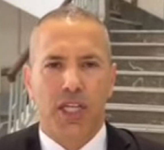 שגיב עוזרי המליץ לגנוז תלונה על בנו ריינהורן ודפסי פורר צפצפה עליו