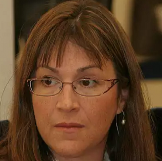 שרון לארי בבלי המשטרה שונאת אותה כי היא לא בובה על החוט של המשטרה
