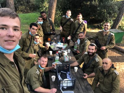סער אופיר והחברים שלו