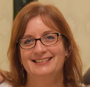 טלי מירום פסלר בפוטושופ להעלמת קמטים רציניים