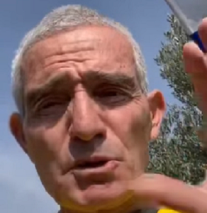 אייל יפה למען הדמוקרטיה מותר לפמפם ישבנים של שוטרות