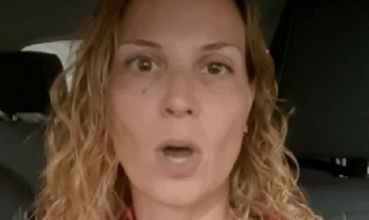 מורן מישל עשתה ביד למדריך צלילה 43 מטר מתחת למים