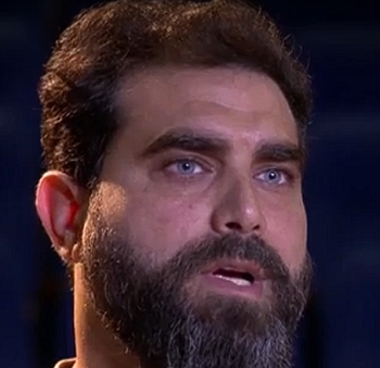 מורין דבח קרע לדימיטרי שטוחין (דים אמור) את הרקטום