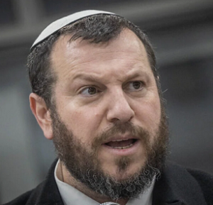 עמיחי אליהו משפיל עצמו בפני הנשיאה הקוקסינלית הרצוג