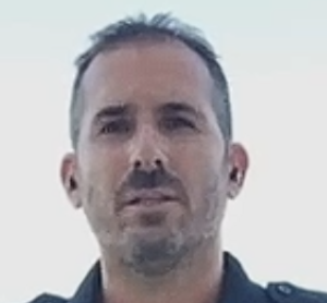 שי אביטן מתנפל על חשודים עם כלבי טרף