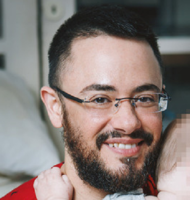 יונתן מרטון מרום עובדת סוציאלית אישה שמתחפשת לגבר