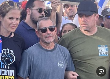 נדב ארגמן הבוגד שהזמין את הנוחבות לחגיגת שחיטות יהודים
